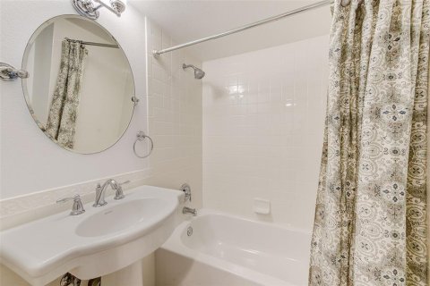 Condo in Largo, Florida, 2 bedrooms  № 1879372 - photo 20