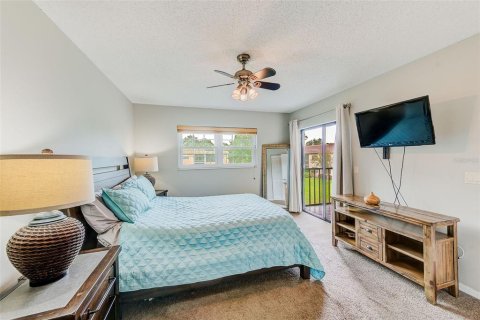 Condo in Largo, Florida, 2 bedrooms  № 1879372 - photo 14