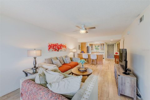 Condo in Largo, Florida, 2 bedrooms  № 1879372 - photo 11