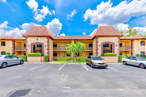 Condo in Largo, Florida, 2 bedrooms  № 1879372 - photo 1