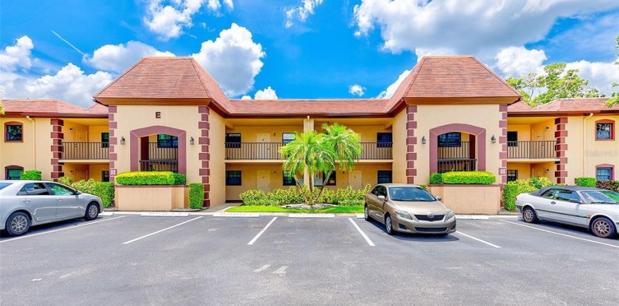 Condo in Largo, Florida, 2 bedrooms № 1879372