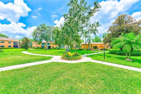Condo in Largo, Florida, 2 bedrooms  № 1879372 - photo 29