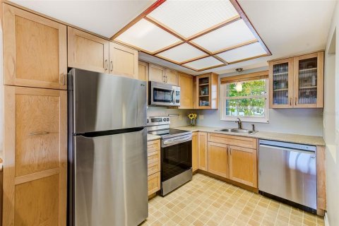 Condo in Largo, Florida, 2 bedrooms  № 1879372 - photo 5