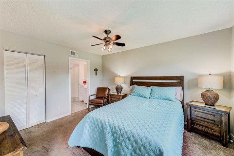 Condo in Largo, Florida, 2 bedrooms  № 1879372 - photo 15