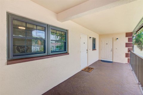 Condo in Largo, Florida, 2 bedrooms  № 1879372 - photo 25