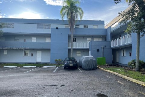 Condominio en alquiler en Miami, Florida, 1 dormitorio, 104.52 m2 № 1933577 - foto 4