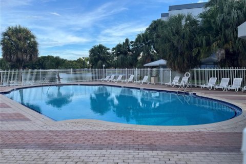 Condominio en alquiler en Miami, Florida, 1 dormitorio, 104.52 m2 № 1933577 - foto 3