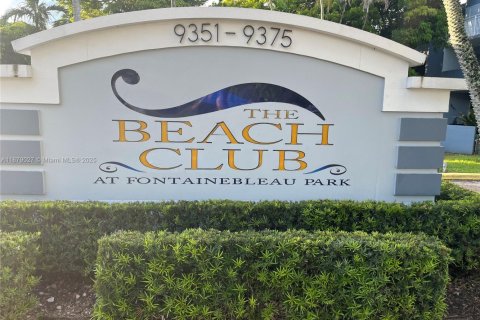 Condominio en alquiler en Miami, Florida, 1 dormitorio, 104.52 m2 № 1933577 - foto 1