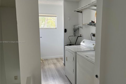 Condominio en alquiler en Miami, Florida, 1 dormitorio, 104.52 m2 № 1933577 - foto 14