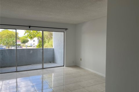Condominio en alquiler en Miami, Florida, 1 dormitorio, 104.52 m2 № 1933577 - foto 6