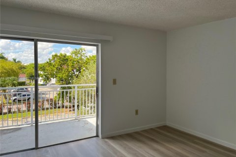 Condominio en alquiler en Miami, Florida, 1 dormitorio, 104.52 m2 № 1933577 - foto 9