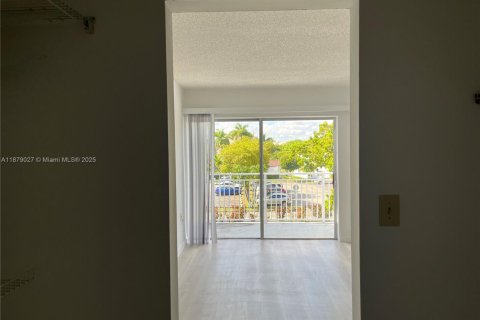 Condominio en alquiler en Miami, Florida, 1 dormitorio, 104.52 m2 № 1933577 - foto 13