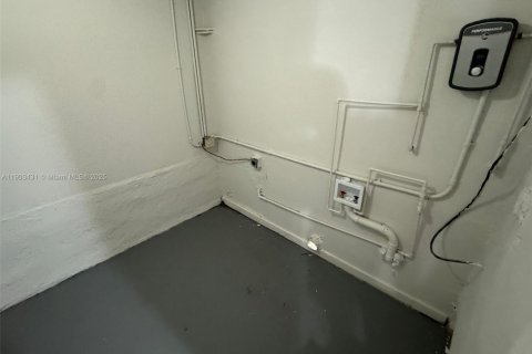 Casa en alquiler en Miami, Florida, 3 dormitorios, 71.81 m2 № 1954403 - foto 12