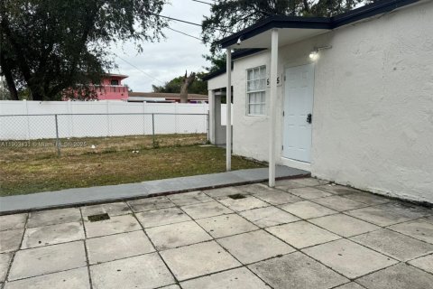 Casa en alquiler en Miami, Florida, 3 dormitorios, 71.81 m2 № 1954403 - foto 18