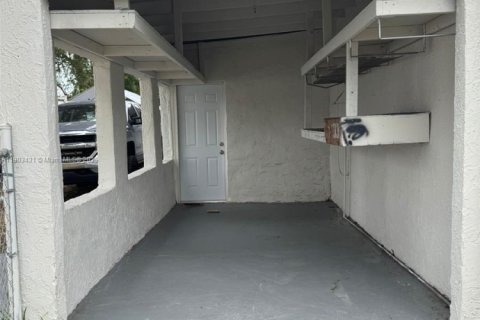 Casa en alquiler en Miami, Florida, 3 dormitorios, 71.81 m2 № 1954403 - foto 17