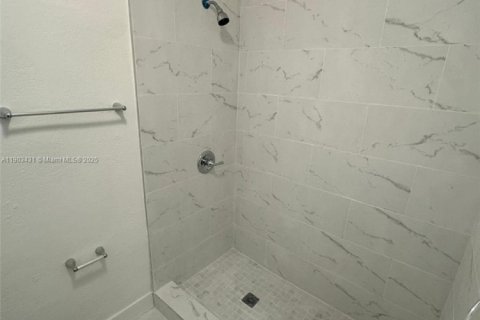 Casa en alquiler en Miami, Florida, 3 dormitorios, 71.81 m2 № 1954403 - foto 5