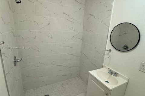 Casa en alquiler en Miami, Florida, 3 dormitorios, 71.81 m2 № 1954403 - foto 4