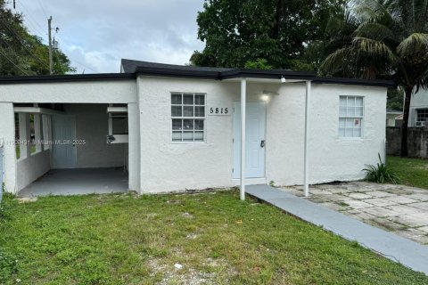 Casa en alquiler en Miami, Florida, 3 dormitorios, 71.81 m2 № 1954403 - foto 3