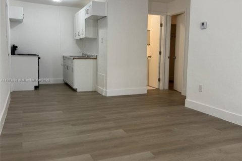 Casa en alquiler en Miami, Florida, 3 dormitorios, 71.81 m2 № 1954403 - foto 19