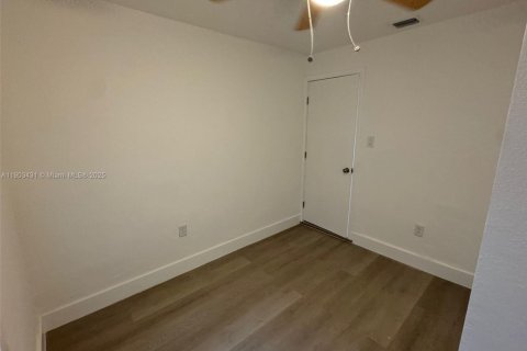 Casa en alquiler en Miami, Florida, 3 dormitorios, 71.81 m2 № 1954403 - foto 6