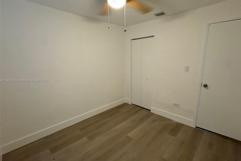 Casa en alquiler en Miami, Florida, 3 dormitorios, 71.81 m2 № 1954403 - foto 10