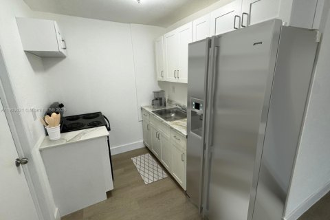 Casa en alquiler en Miami, Florida, 3 dormitorios, 71.81 m2 № 1954403 - foto 22