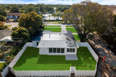 House in Delray Beach, Florida 3 bedrooms, 182.83 sq.m. № 1695623 - photo 24