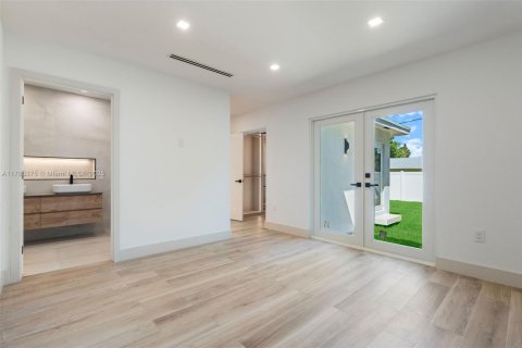 House in Delray Beach, Florida 3 bedrooms, 182.83 sq.m. № 1695623 - photo 9