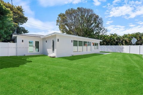 House in Delray Beach, Florida 3 bedrooms, 182.83 sq.m. № 1695623 - photo 17