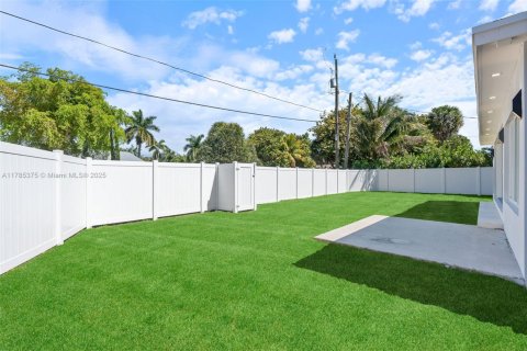 House in Delray Beach, Florida 3 bedrooms, 182.83 sq.m. № 1695623 - photo 18