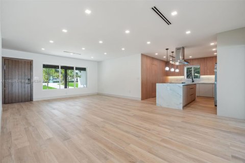 House in Delray Beach, Florida 3 bedrooms, 182.83 sq.m. № 1695623 - photo 6