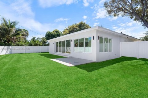 House in Delray Beach, Florida 3 bedrooms, 182.83 sq.m. № 1695623 - photo 19