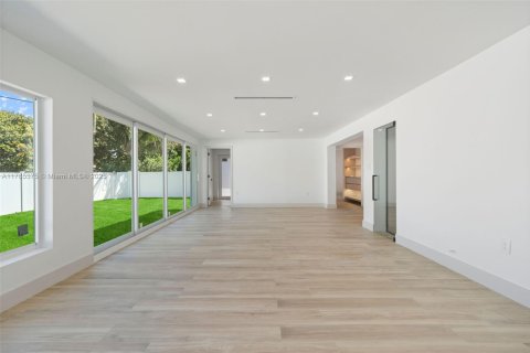House in Delray Beach, Florida 3 bedrooms, 182.83 sq.m. № 1695623 - photo 8