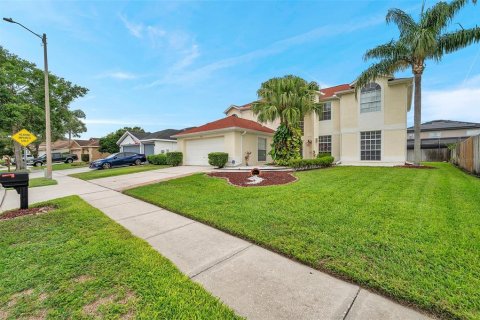 Casa en venta en Wesley Chapel, Florida, 5 dormitorios, 301.28 m2 № 1831733 - foto 2