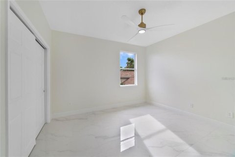 Casa en venta en Davenport, Florida, 5 dormitorios, 384.24 m2 № 1717044 - foto 27
