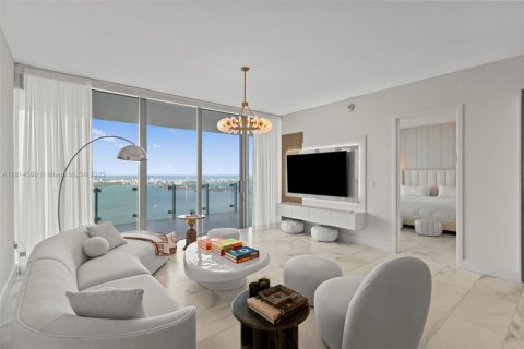 Condo in Miami, Florida, 2 bedrooms  № 1763198 - photo 1