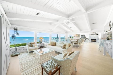 House in Melbourne Beach, Florida 5 bedrooms, 358.88 sq.m. № 1591025 - photo 24