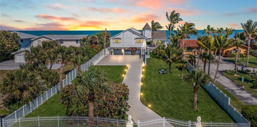 House in Melbourne Beach, Florida 5 bedrooms, 358.88 sq.m. № 1591025