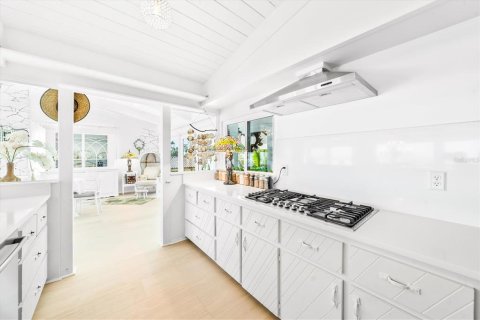 House in Melbourne Beach, Florida 5 bedrooms, 358.88 sq.m. № 1591025 - photo 16