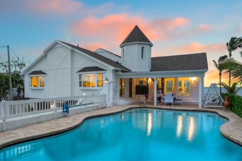 House in Melbourne Beach, Florida 5 bedrooms, 358.88 sq.m. № 1591025 - photo 7