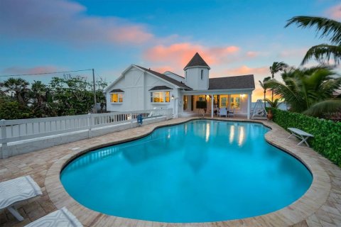 House in Melbourne Beach, Florida 5 bedrooms, 358.88 sq.m. № 1591025 - photo 4