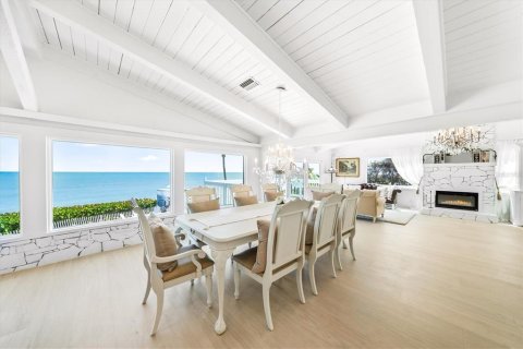 House in Melbourne Beach, Florida 5 bedrooms, 358.88 sq.m. № 1591025 - photo 20
