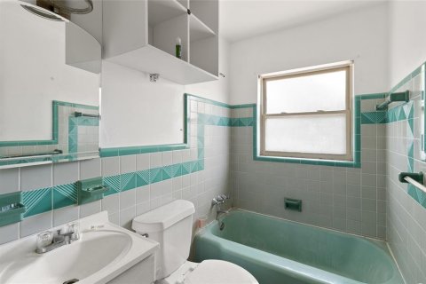 Dúplex en venta en Saint Pete Beach, Florida, 4 dormitorios, 130.06 m2 № 1721247 - foto 25