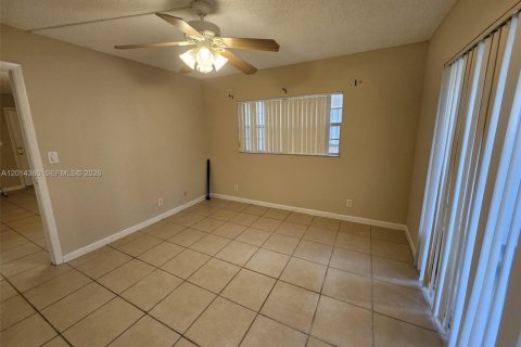 Condominio en alquiler en Coral Springs, Florida, 1 dormitorio, 56.67 m2 № 2076427 - foto 2