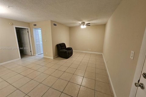 Condominio en alquiler en Coral Springs, Florida, 1 dormitorio, 56.67 m2 № 2076427 - foto 7