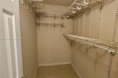 Condominio en alquiler en Coral Springs, Florida, 1 dormitorio, 56.67 m2 № 2076427 - foto 12