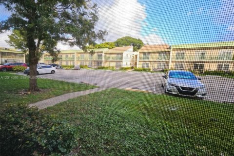 Condominio en alquiler en Coral Springs, Florida, 1 dormitorio, 56.67 m2 № 2076427 - foto 13