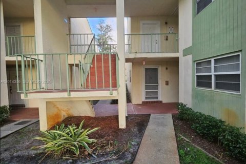 Condominio en Coral Springs, Florida, 1 dormitorio  № 2076427