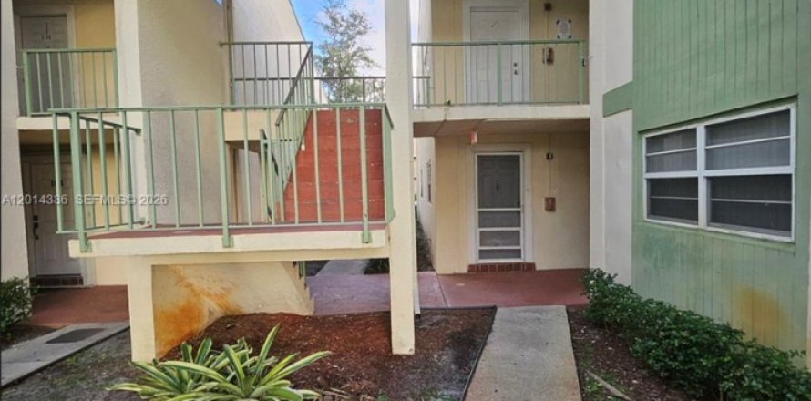 Condominio en Coral Springs, Florida, 1 dormitorio № 2076427