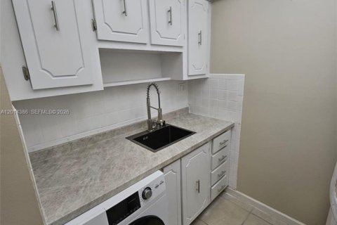 Condominio en alquiler en Coral Springs, Florida, 1 dormitorio, 56.67 m2 № 2076427 - foto 4